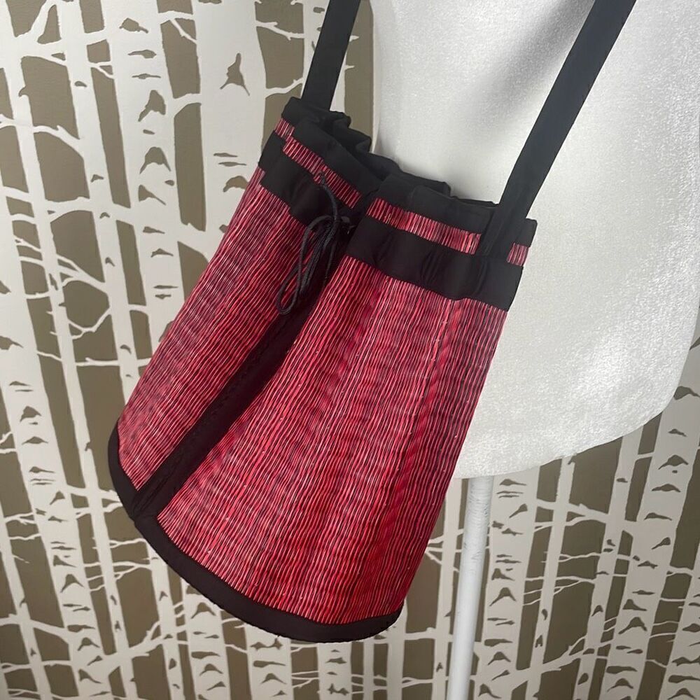 Red Straw Bucket Bag - Picture 3 of 8